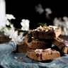 16 кусочков счастья: рецепт брауни с орехами и шоколадом, который покорит всех