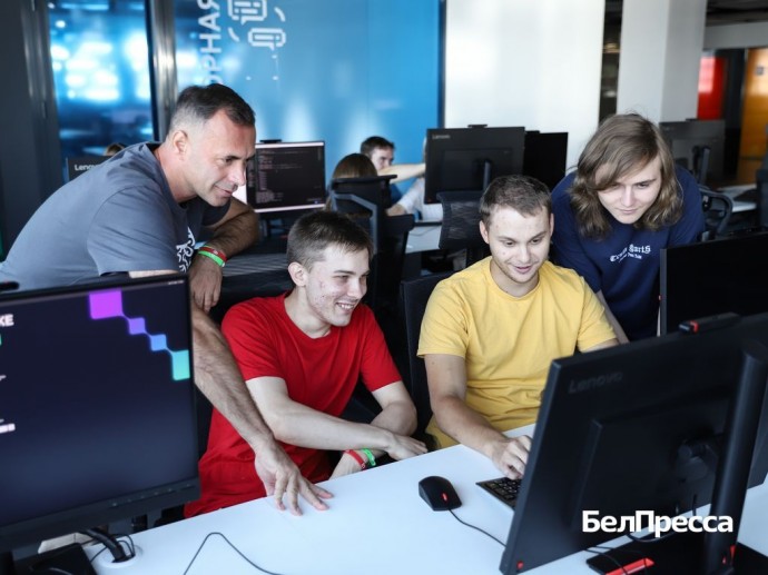 300 выпускников подали заявки на обучение в белгородский IT-колледж нового формата