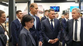 Новый технопарк и передовые лазерные разработки. Денис Мантуров посетил предприятия Московской области