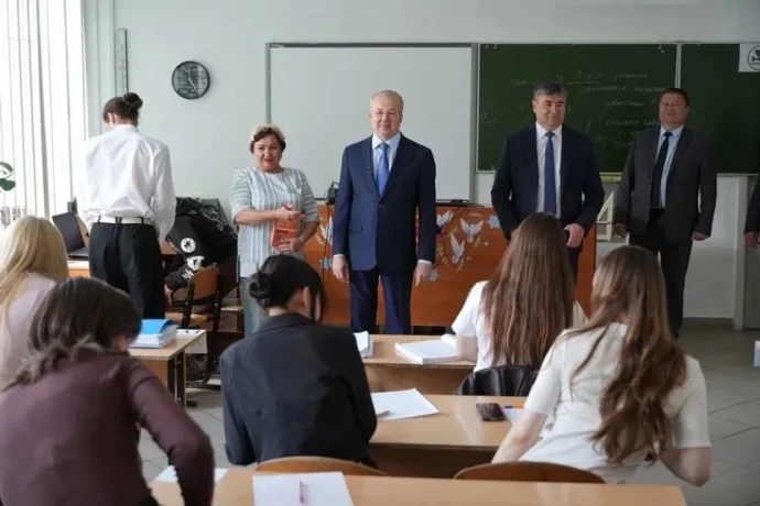 Премьер-министр Башкирии анонсировал капремонт родной школы в Баймаке