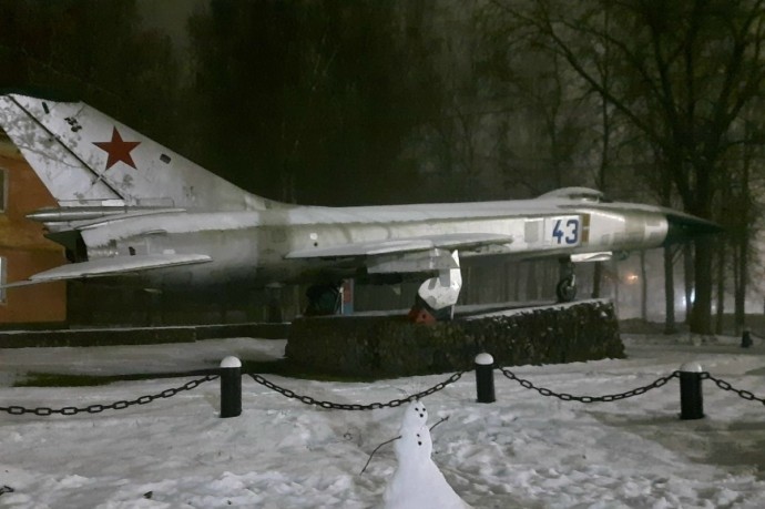 В Андреаполе слепили первых снеговиков В Андреаполе слепили первых снеговиков