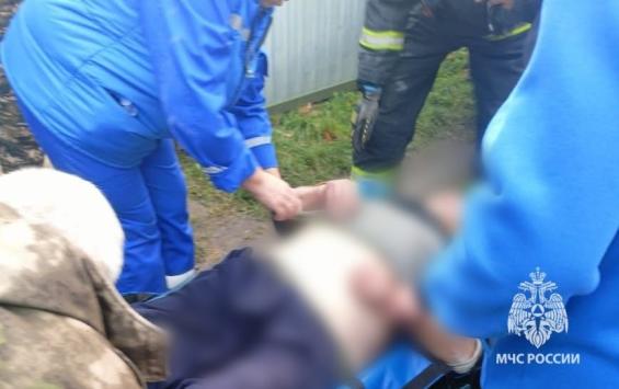 В Железногорске спасатели извлекли 77-летнего мужчину из погреба: пострадавшего передали медикам В Железногорске спасатели извлекли 77-летнего мужчину из погреба: пострадавшего передали медикам