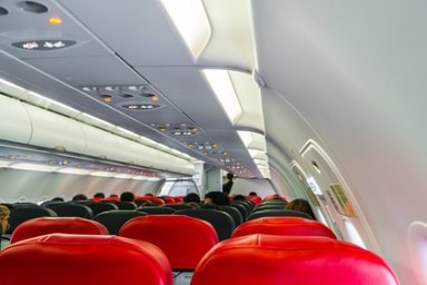 Россиянка с грудным ребенком начала задыхаться во время турбулентности на рейсе из Турции