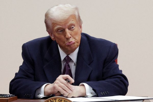 Рейтинг Трампа в США упал до рекордно низких показателей