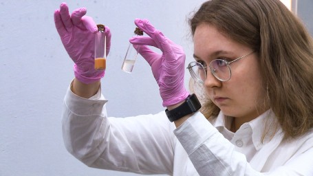 В СПбГУ создали уникальные биосовместимые пигменты для производства косметики