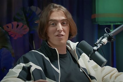 Российский комик описал полет с популярной авиакомпанией фразой «не было жопы по прилете»