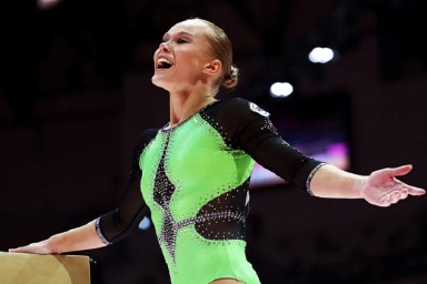 Мельникова показала все свои медали с чемпионата мира