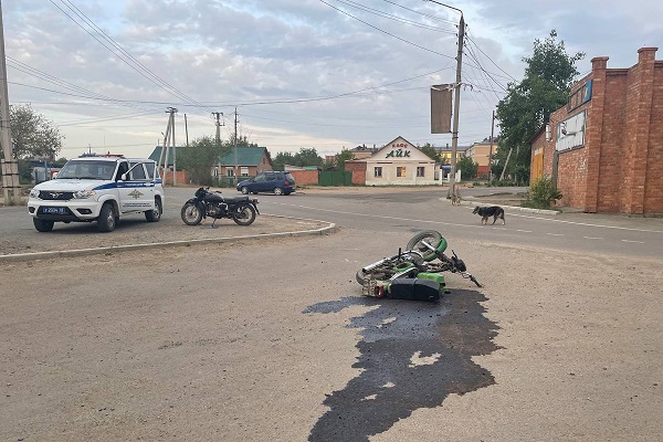В райцентре в Бурятии стукнулись два мотоциклиста без прав В райцентре в Бурятии стукнулись два мотоциклиста без прав