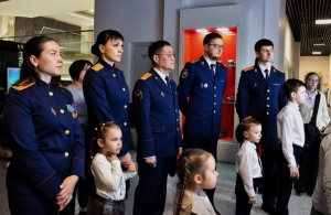 Руководитель и сотрудники следственного управления СК России по Сахалинской области вместе с подшефными детьми посетили музейно-мемориальный комплекс «Победа»