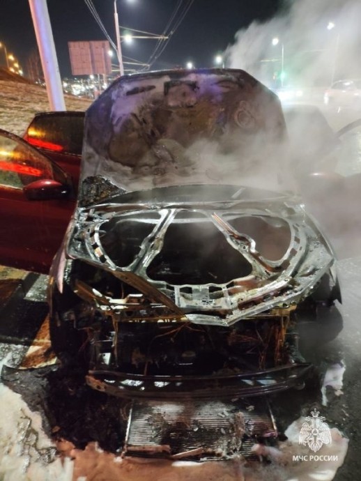 В Башкирии загорелись две иномарки