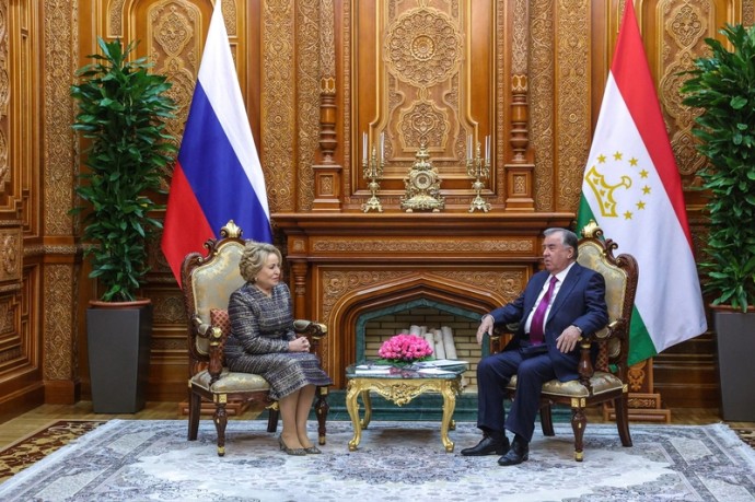 Матвиенко встретилась в Душанбе с лидером Таджикистана Рахмоном Матвиенко встретилась в Душанбе с лидером Таджикистана Рахмоном