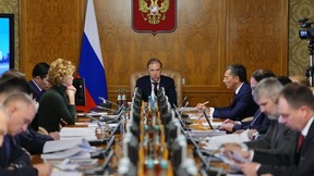 Денис Мантуров провёл заседание Правительственной комиссии по промышленности Денис Мантуров провёл заседание Правительственной комиссии по промышленности