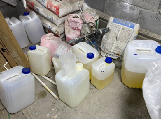 В Магнитогорске нашли подпольную нарколабораторию В Магнитогорске нашли подпольную нарколабораторию