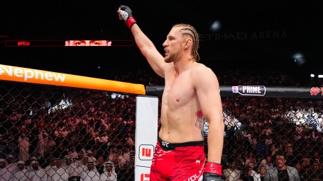 UFC организует Александру Волкову чемпионский бой в тяжёлом весе