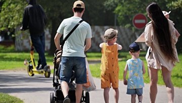 Россияне лучше всего информированы о нацпроекте "Семья" — опрос НФ