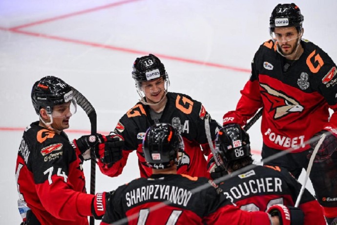 "Трактор" и "Авангард" выдали матч с 13 заброшенными шайбами