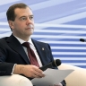 "Серп и молот": Медведев неожиданно прокомментировал тарифную политику Трампа