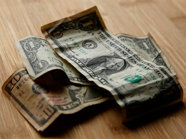 ЦБ сообщил о снятии для граждан ограничений на перевод средств за рубеж