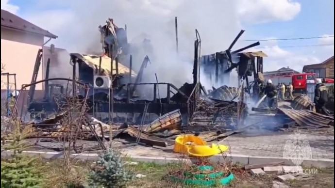 В пензенском поселке Мичуринский сгорел двухэтажный дом