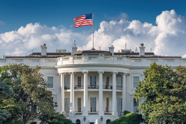 США хотят заключить соглашение о перемирии на Украине к 20 апреля — Bloomberg