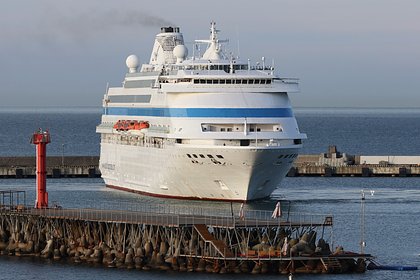 Застрявший в Турции лайнер с сотнями россиян вернулся в Сочи