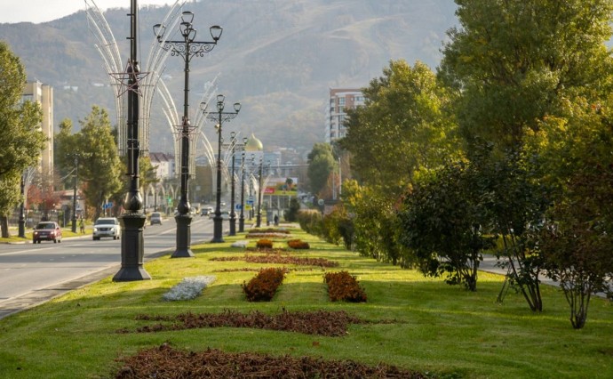 Скверы и общественные пространства Южно-Сахалинска готовят к зиме Скверы и общественные пространства Южно-Сахалинска готовят к зиме