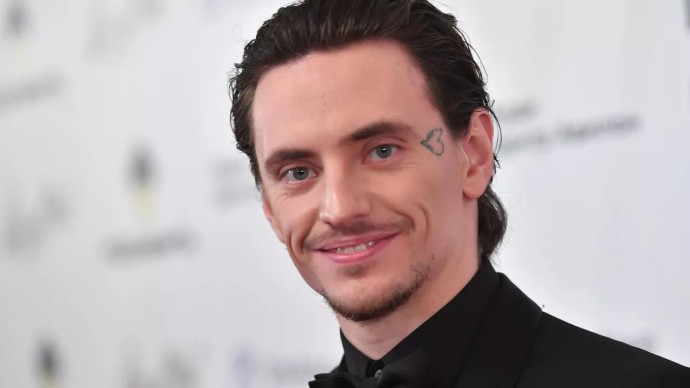 От «плохиша балета» до доверенного лица Путина: как Сергей Полунин превратил свою жизнь в политический перформанс От «плохиша балета» до доверенного лица Путина: как Сергей Полунин превратил свою жизнь в политический перформанс