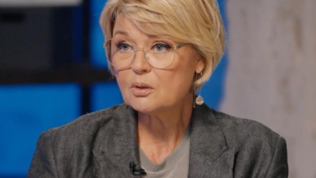 Стыд за соотечественников: почему Юлия Меньшова осудила стремление угождать иностранцам