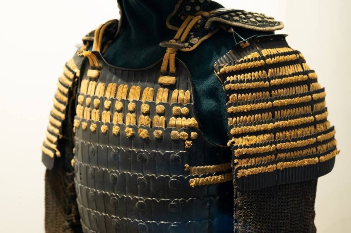 Самурайские доспехи из Новгородского музея отправились в Сергиев Посад