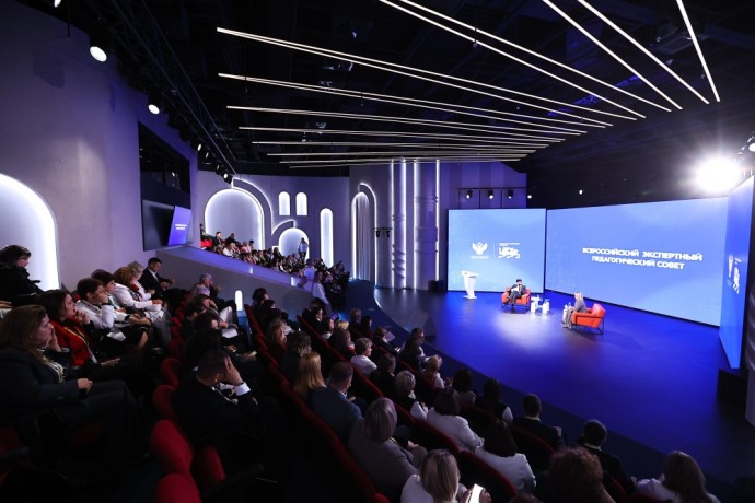 Сергей Кравцов обсудил с членами ВЭПС возможности для профессионального роста педагогов