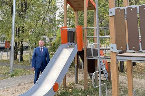 Депутаты проверяют состояние благовещенских дворов после благоустройства Депутаты проверяют состояние благовещенских дворов после благоустройства