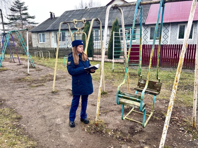 Прокуратура после проверки в Тульской области признала опасной детскую площадку