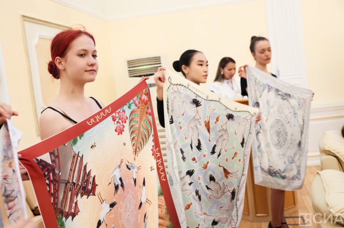 В Якутске наградили победителей конкурса «Белый мир Арктики через призму детской книги» В Якутске наградили победителей конкурса «Белый мир Арктики через призму детской книги»