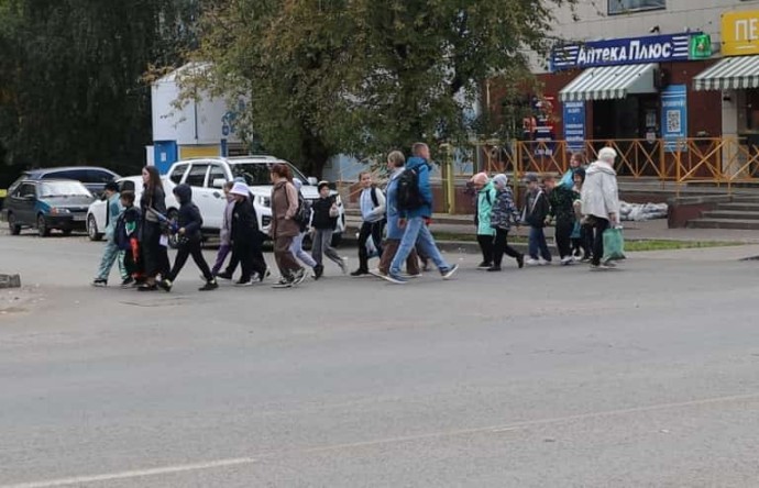 В Кирове на улице Свободы школьники и детсадовцы рискуют жизнью В Кирове на улице Свободы школьники и детсадовцы рискуют жизнью