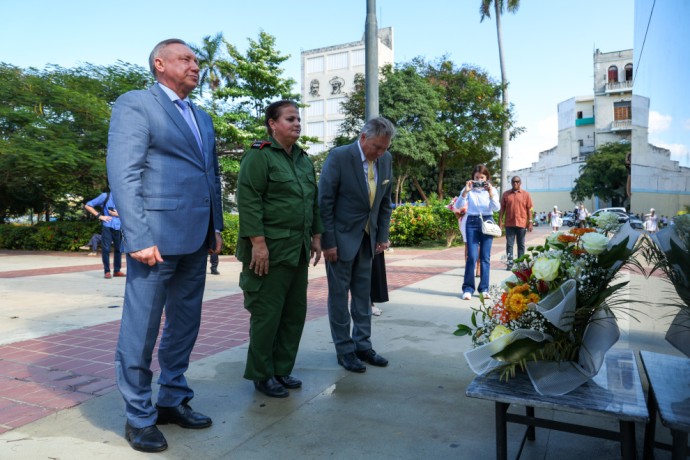 Александр Беглов почтил память национального героя Кубы Хосе Марти Александр Беглов почтил память национального героя Кубы Хосе Марти