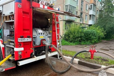 В Туле пожарные оперативно потушили загоревшийся грузовик