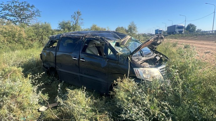 Под Астраханью в улетевшей в кювет «Тайоте» пострадал подросток Под Астраханью в улетевшей в кювет «Тайоте» пострадал подросток