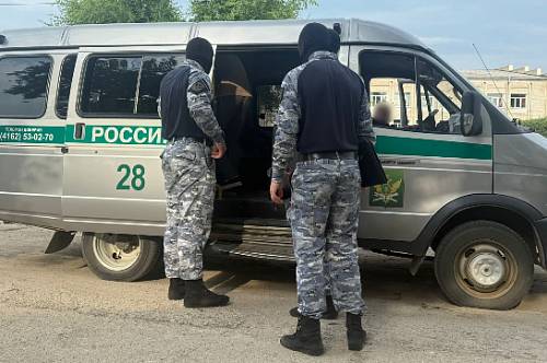 В Приамурье судебные приставы выдворили из России 13 граждан Китая