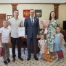 Артём Здунов встретился с многодетной семьей Соколовых – победителями республиканского конкурса «Семья года»
