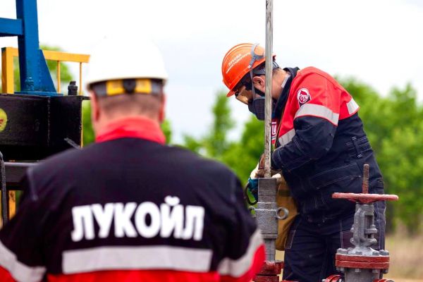 Масштабная хакерская атака на системы «Лукойла»: клиенты АЗС не могут расплатиться