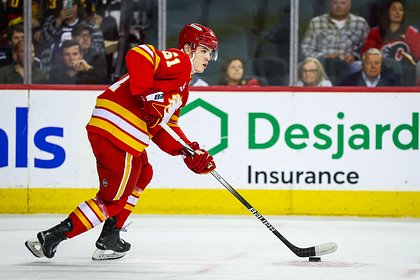 Россиянин забросил шайбу в дебютном матче НХЛ Россиянин забросил шайбу в дебютном матче НХЛ