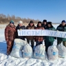 В Башкирии инспекторы собрали на озере мусор после рыбаков