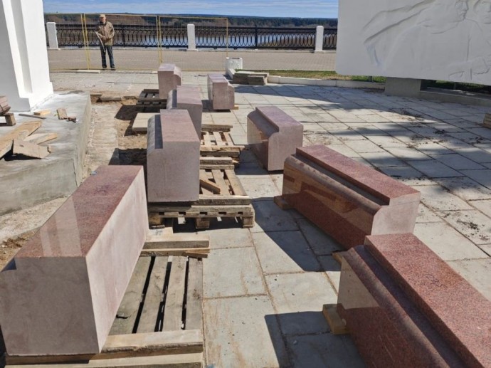 В Кирове завершают благоустройство мемориальных зон