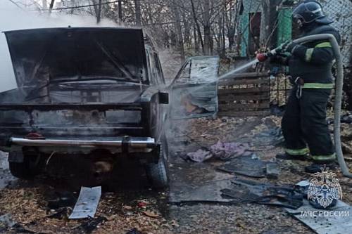 Два автомобиля загорелись в Благовещенске Два автомобиля загорелись в Благовещенске