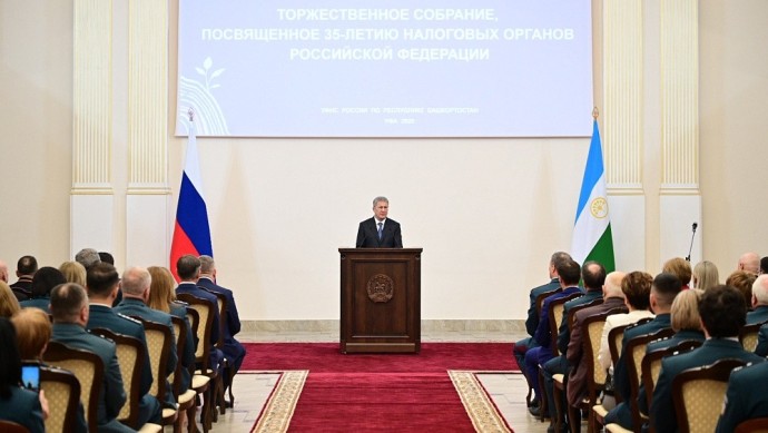 Радий Хабиров поздравил работников и ветеранов налоговых органов