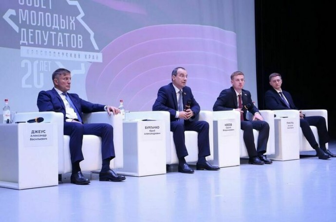 Порядка двухсот молодых политиков Кубани собрались на обучающем семинаре Порядка двухсот молодых политиков Кубани собрались на обучающем семинаре