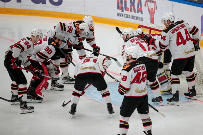 «Авангард» в овертайме выиграл у «Металлурга» и повёл в серии 3:0