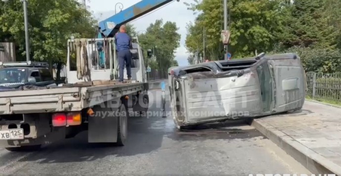 ДТП на Батарейной: автомобиль Suzuki Jimny перевернулся при повороте