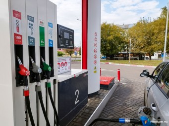 На кировских заправках скромно подорожал бензин