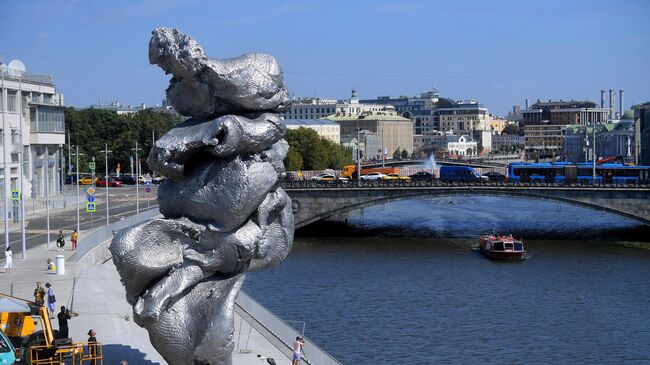 В Москве демонтировали скульптуру "Большая глина №4"
